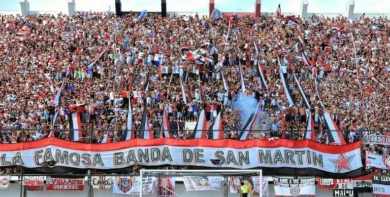 Quand les supporters de Chacarita ont volé le tuyau d’arrosage aux pompiers