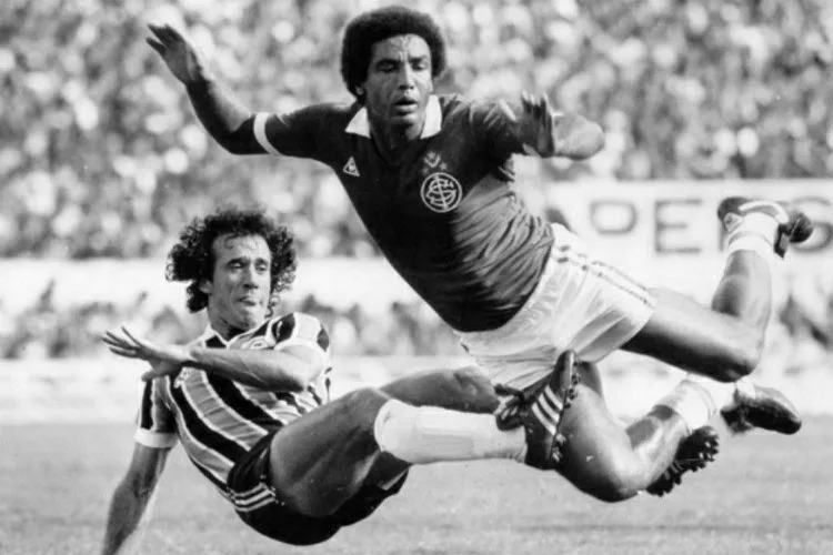 Batista et Geraldão lors d'un Grenal dans les années 80