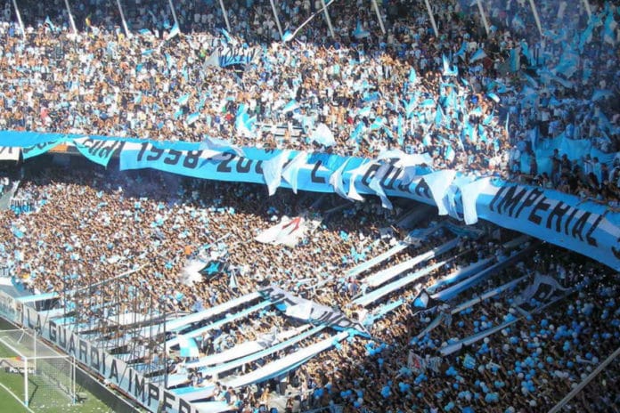 guardia-imperial Muchachos traigan vino juega La Acade