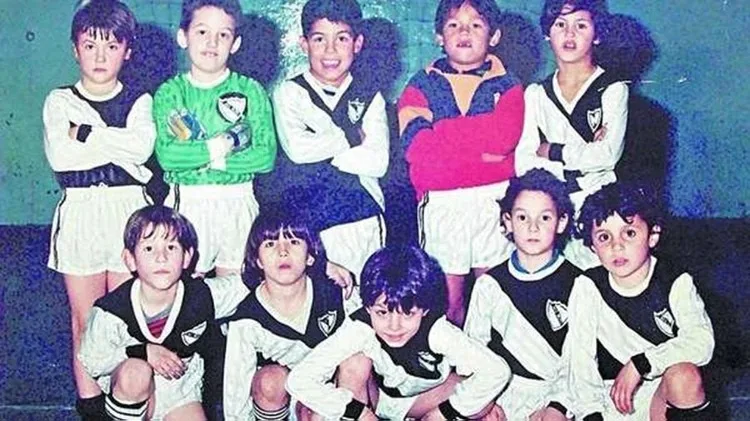 L'équipe Baby de All Boys avec Carlos Tevez et El Guacho Cabañas côte à côte