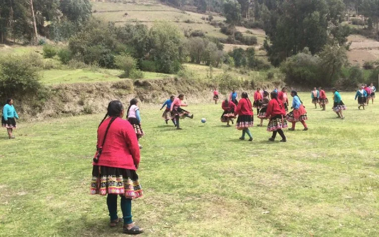 Un match de foot à Churubamba.