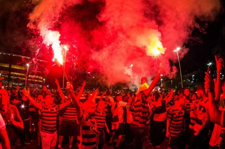 Des supporters de Flamengo font la fête dans la rue