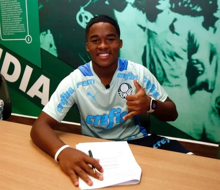 Endrick signe son premier contrat pro avec Palmeiras