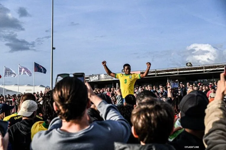 La photo incroyable qui nous rappelle celle du Roi Pelé