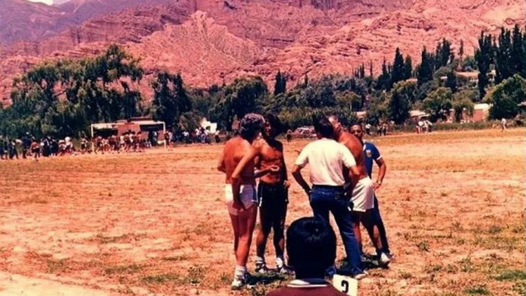 L'équipe nationale argentine se préparant pour la Coupe du monde 1986 au Mexique, dans la ville désertique de Tilcara.