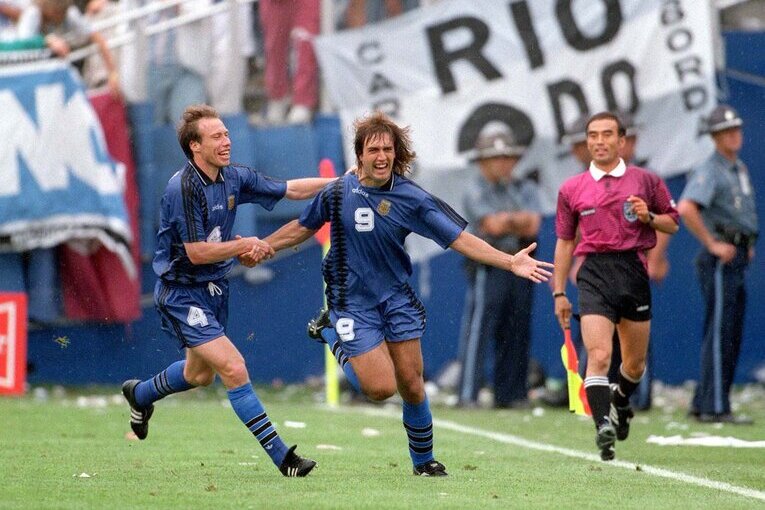 Batistuta célèbre un but lors de la Coupe du Monde 1994 aux Etats-Unis