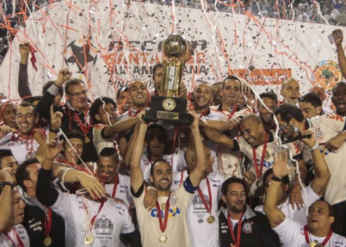 Corinthians remporte la Recopa 2013 face à São Paulo